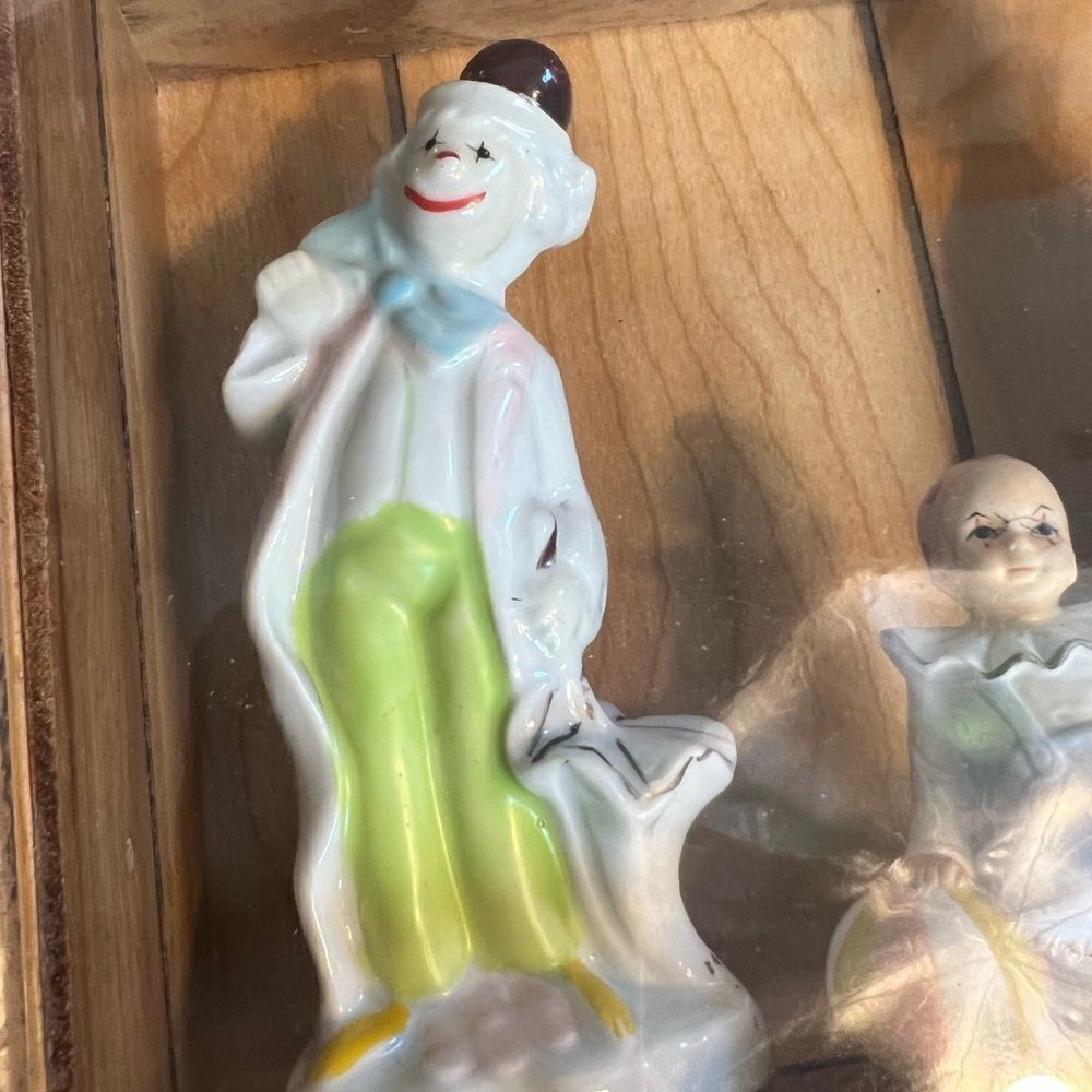 Encased Clowns - Picture 8 of 14